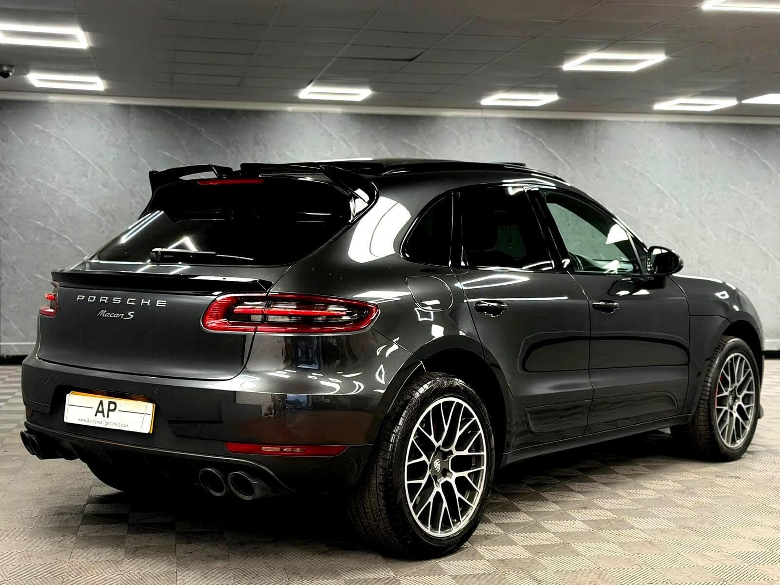 2017 Porsche Macan - Thumbnail 27