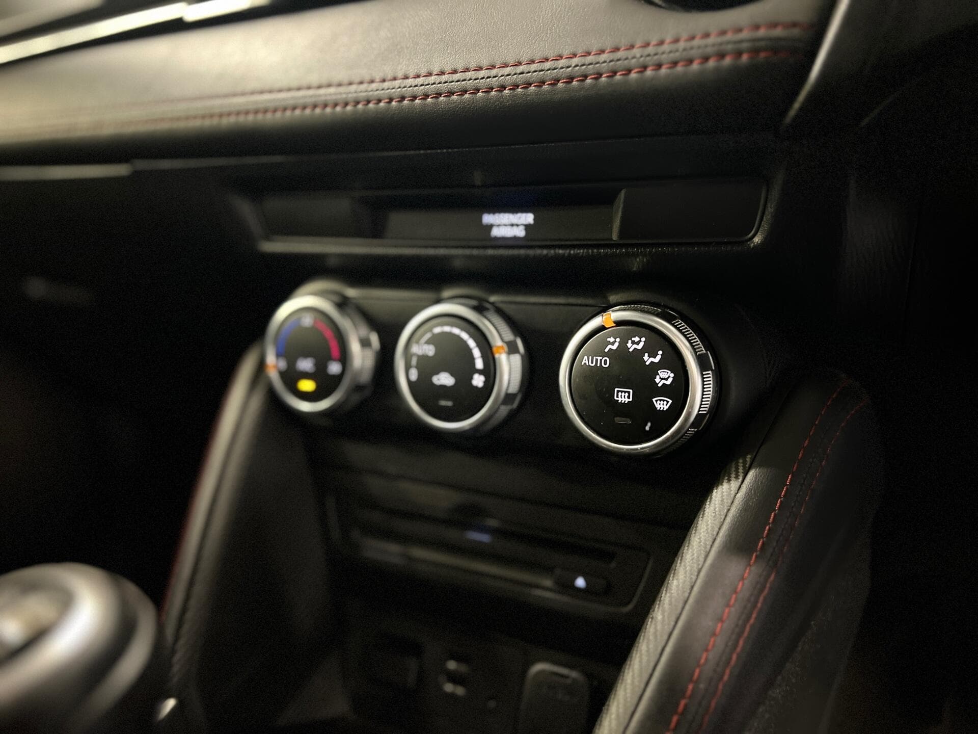 2016 Mazda Mazda2 - Thumbnail 34