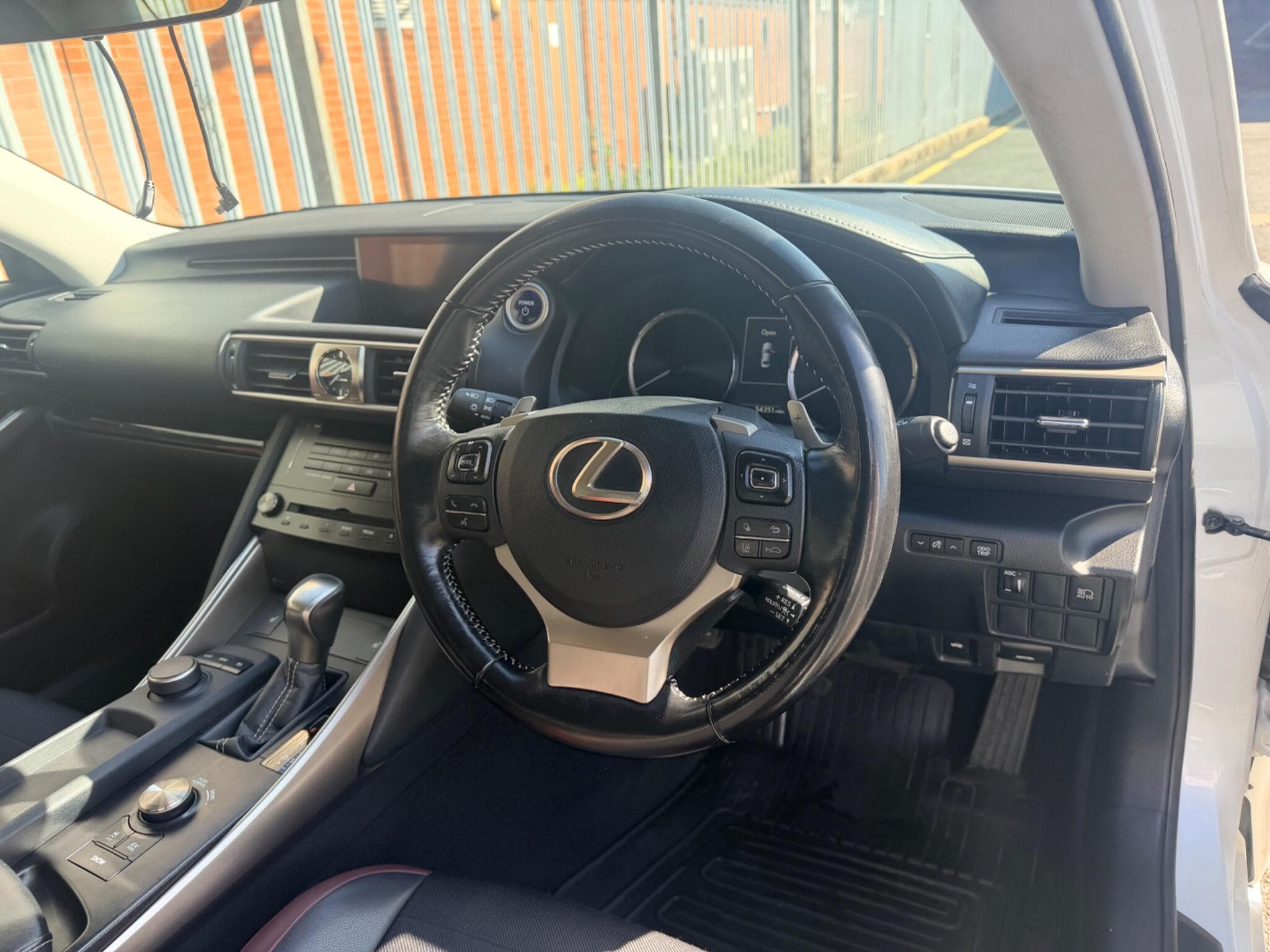 2017 Lexus IS - Thumbnail 5