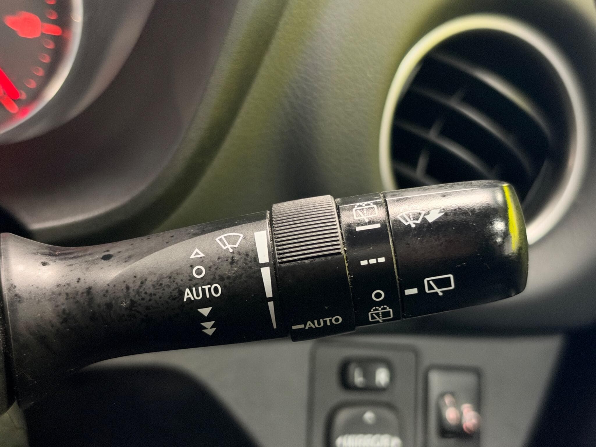 2014 Toyota Yaris - Thumbnail 23