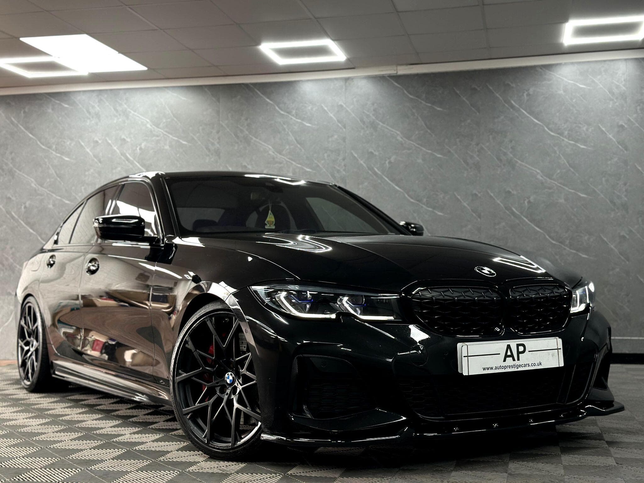 2019 BMW 3 Series - Image 4