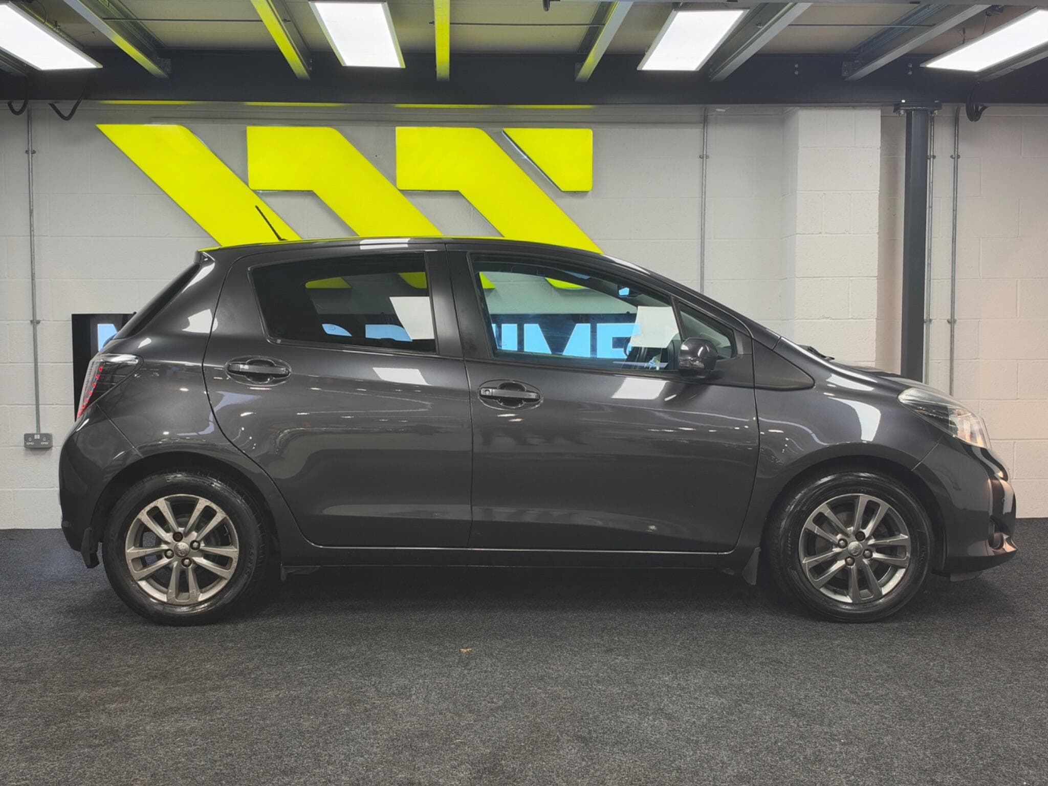 2014 Toyota Yaris - Thumbnail 11