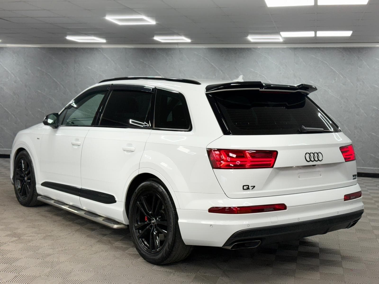 2017 Audi Q7 - Thumbnail 24