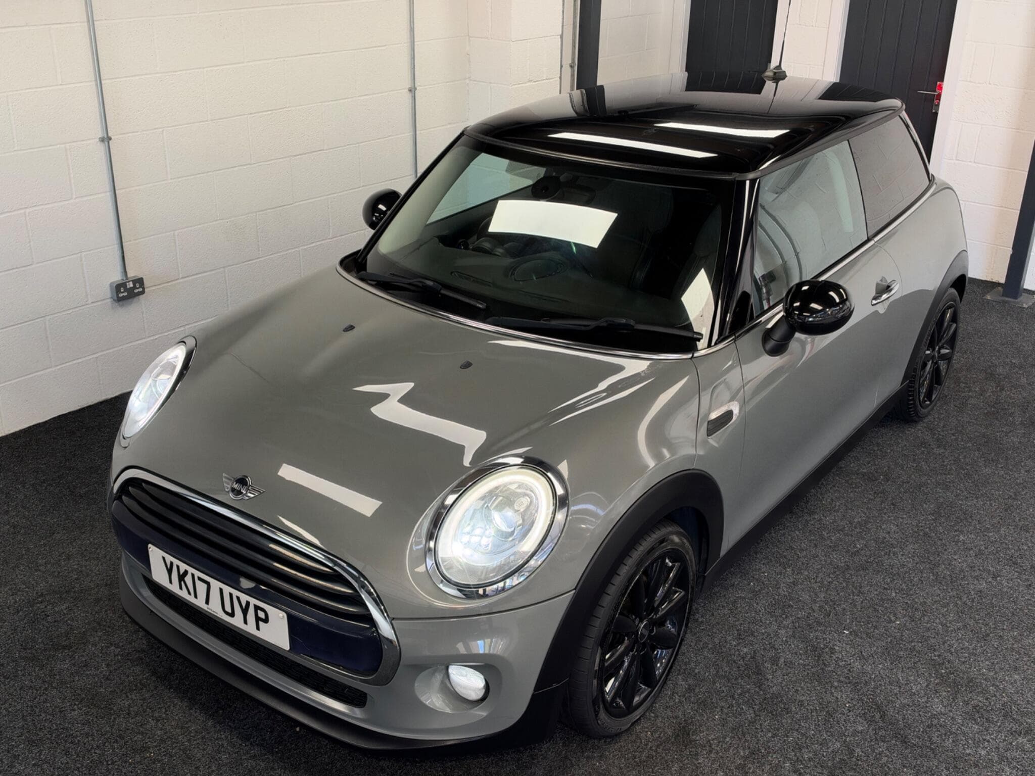 2017 MINI Hatch - Thumbnail 5