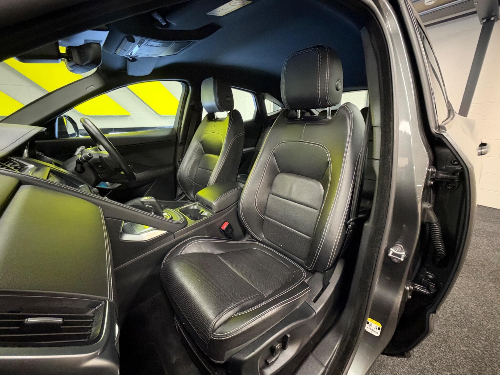 2018 Jaguar E-PACE - Thumbnail 40