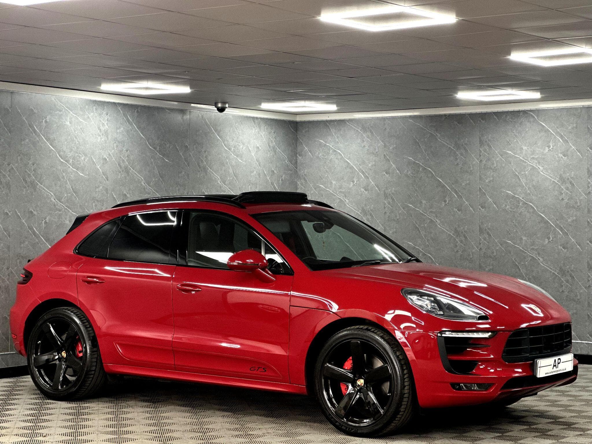 2016 Porsche Macan - Thumbnail 3