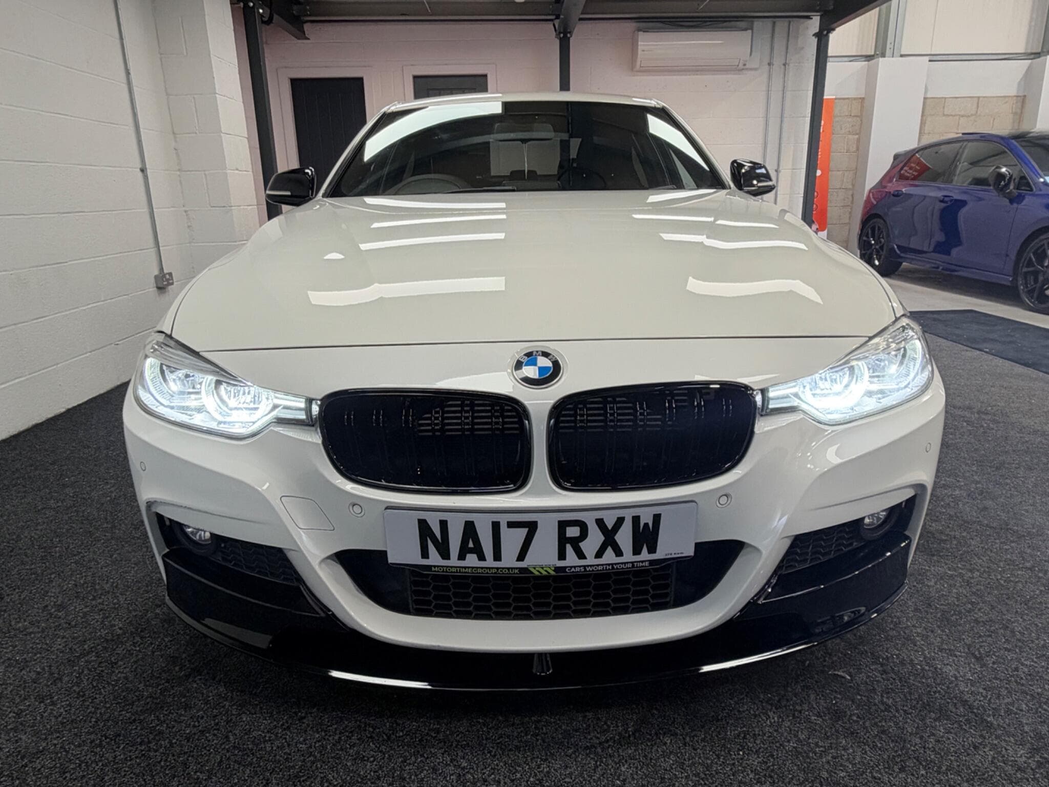 2017 BMW 3 Series - Thumbnail 3