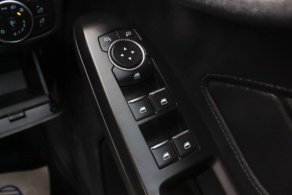 2019 Ford Focus - Thumbnail 43