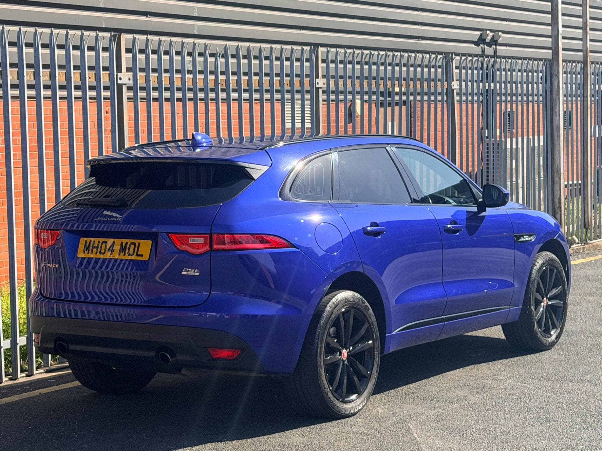 2017 Jaguar F-PACE - Image 3