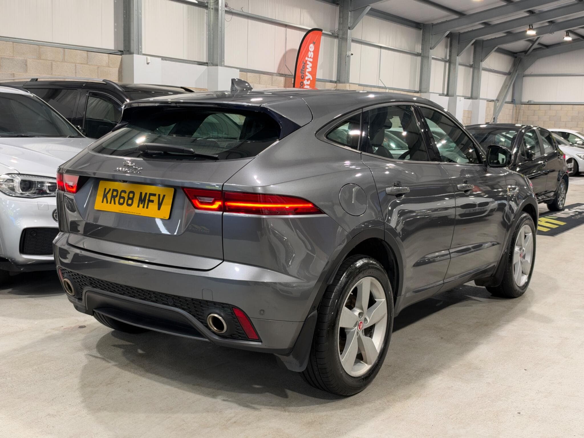 2018 Jaguar E-PACE - Thumbnail 13