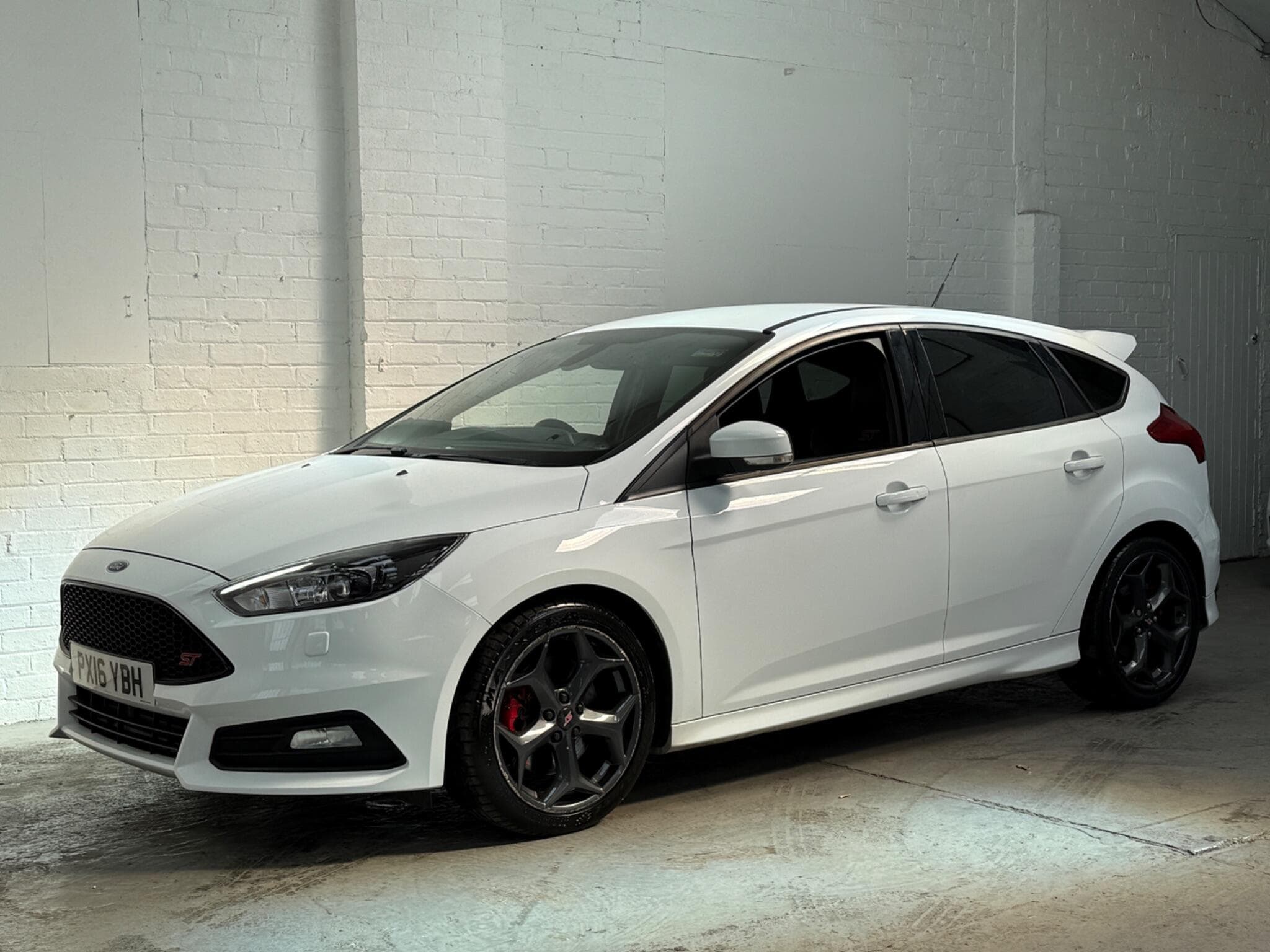 2016 Ford Focus - Thumbnail 5