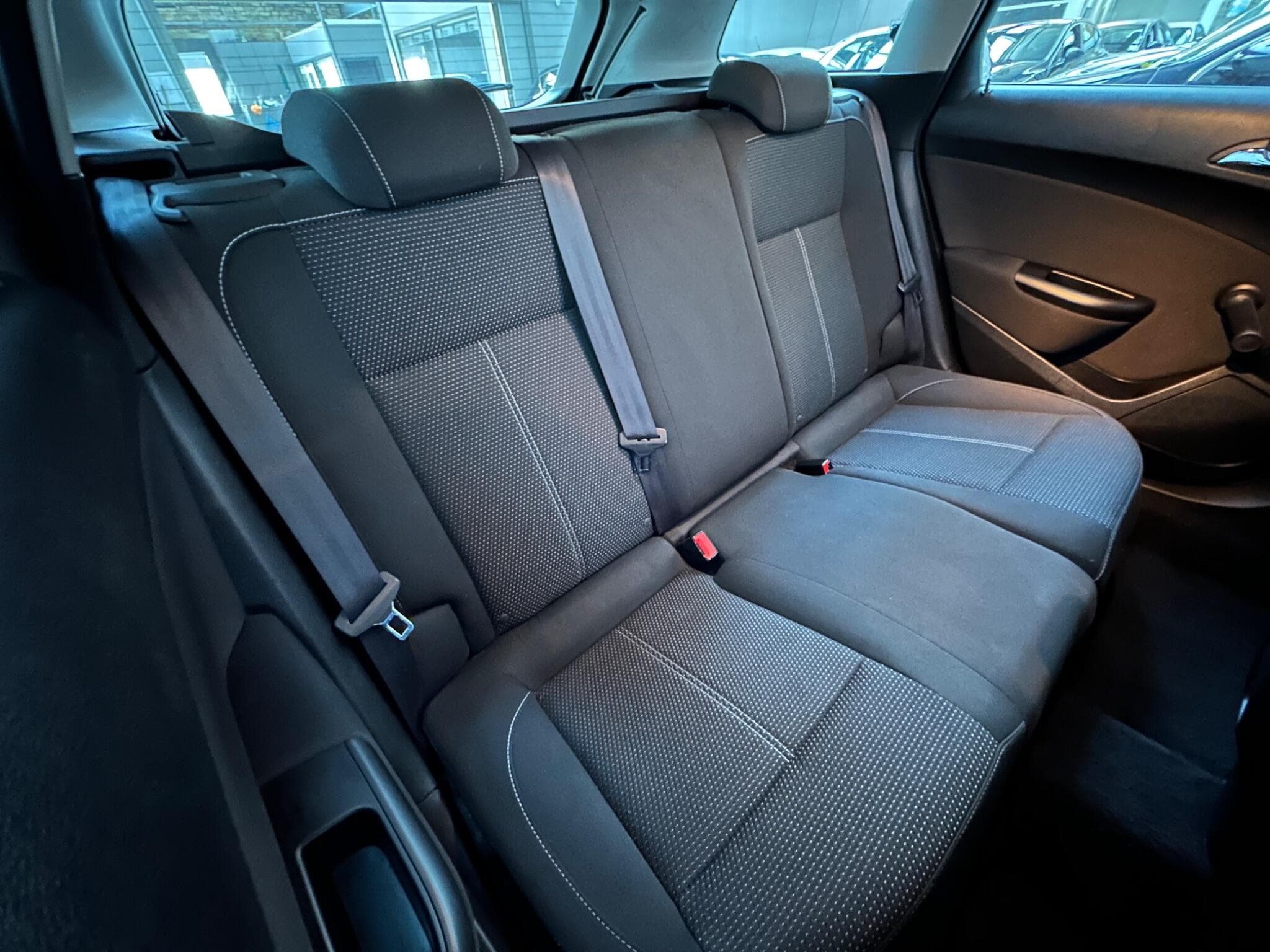 2014 Vauxhall Astra - Thumbnail 10