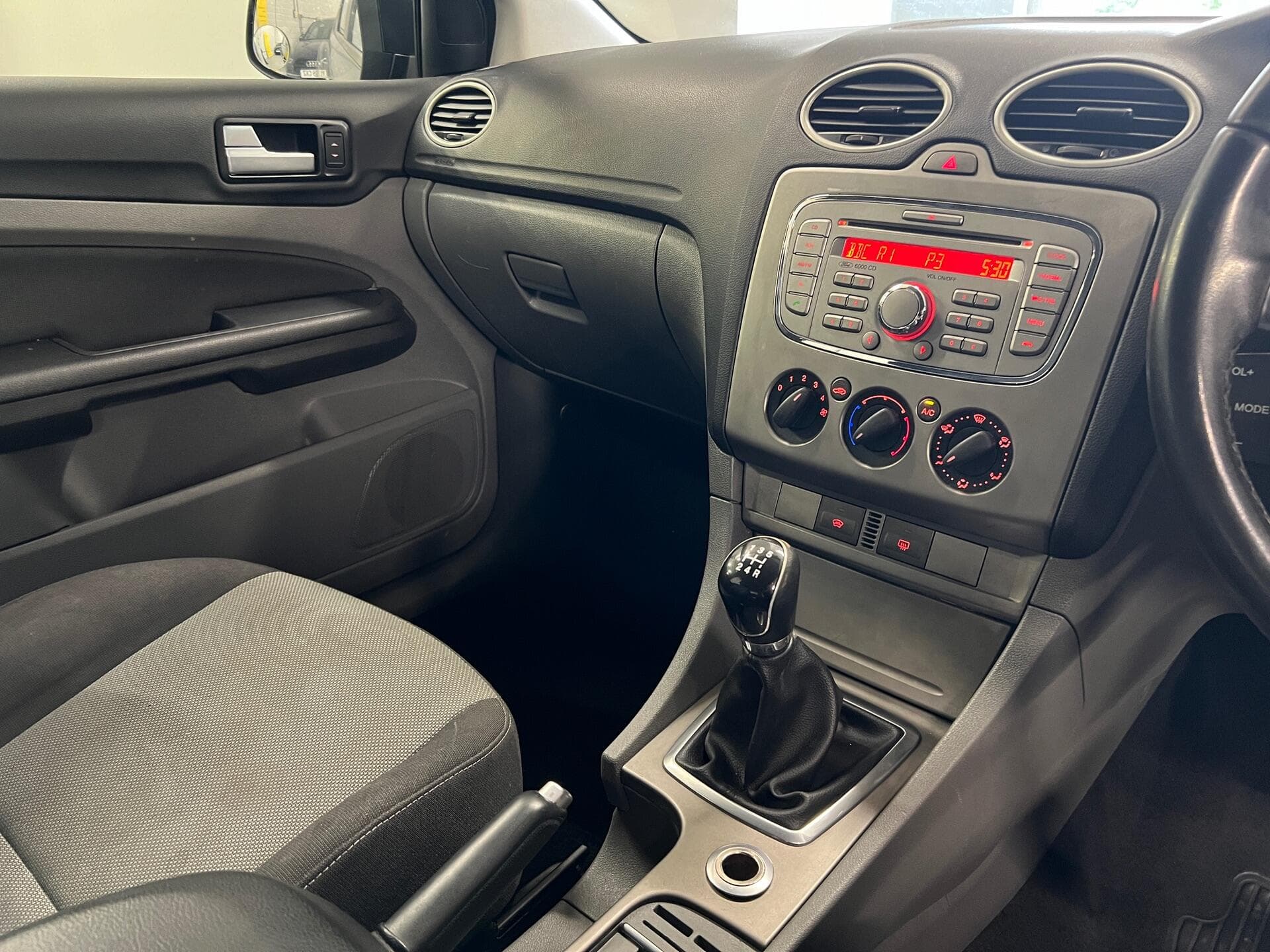 2009 Ford Focus - Thumbnail 24