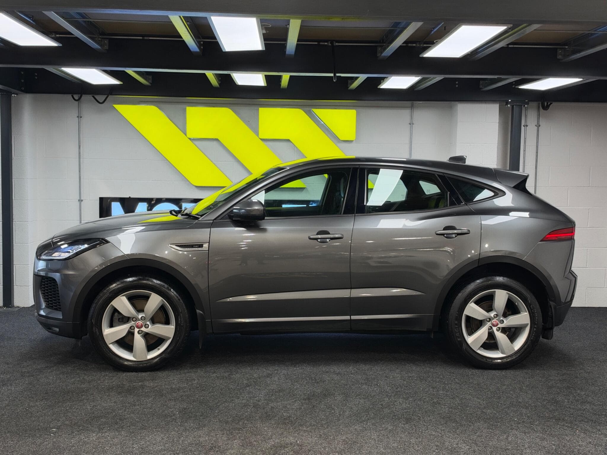 2018 Jaguar E-PACE - Thumbnail 9