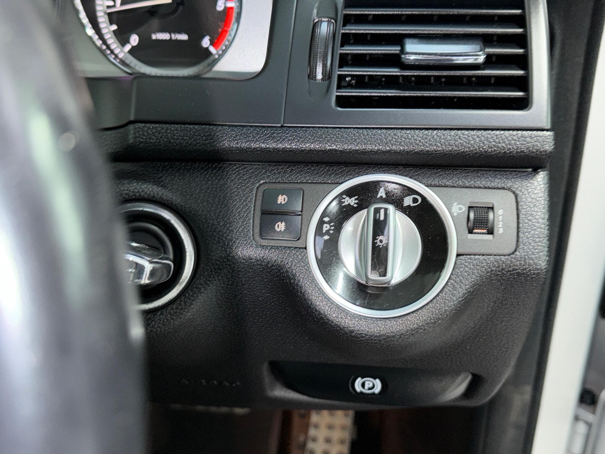 2011 Mercedes-Benz C Class - Thumbnail 18