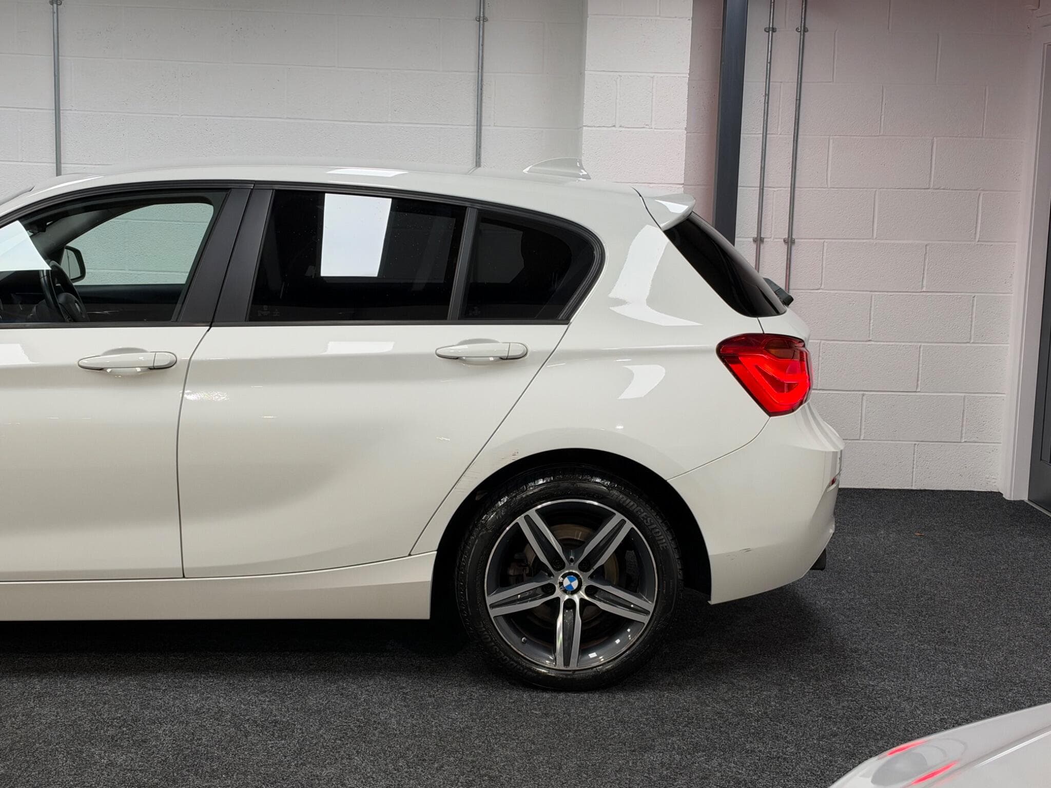 2017 BMW 1 Series - Thumbnail 23