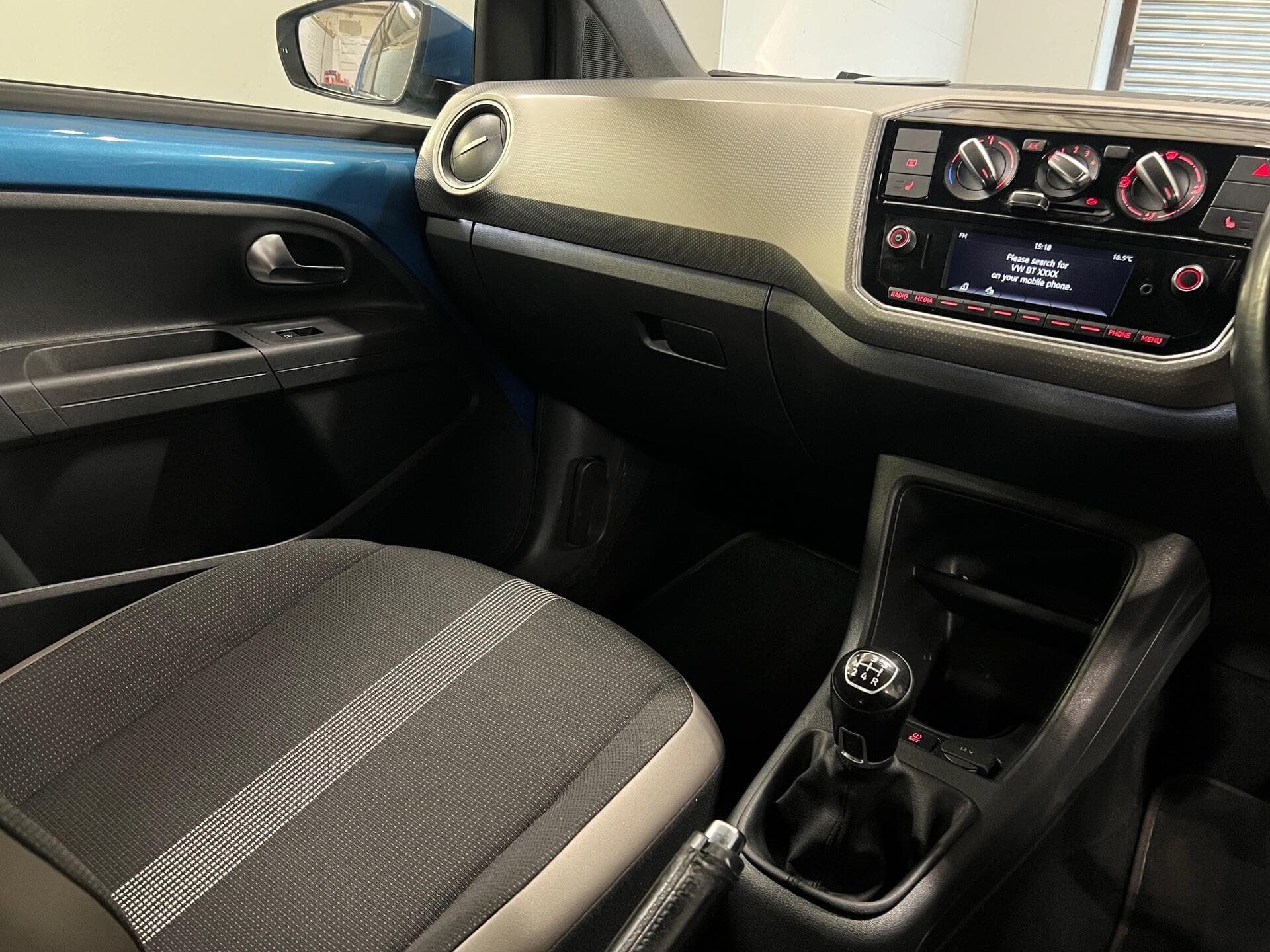 2017 Volkswagen up! - Thumbnail 30
