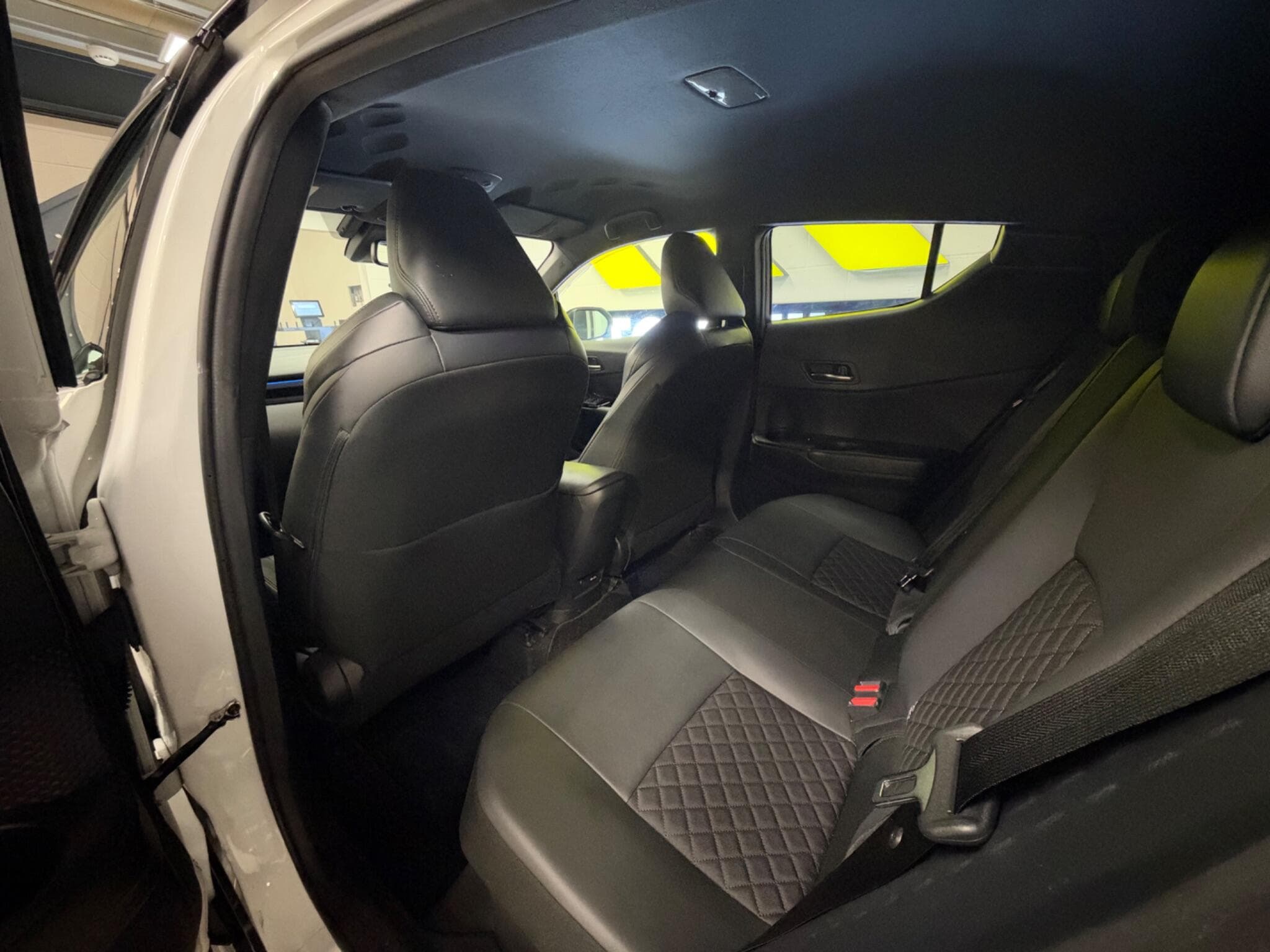 2022 Toyota C-HR - Thumbnail 15