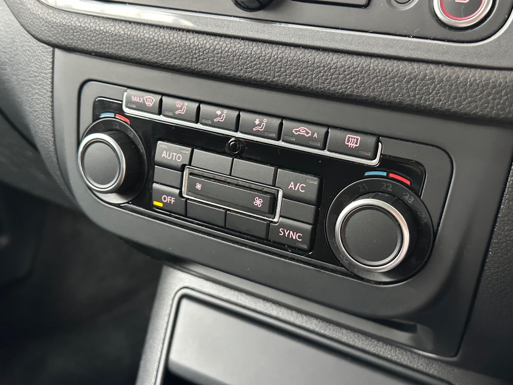 2015 Volkswagen Tiguan - Thumbnail 19