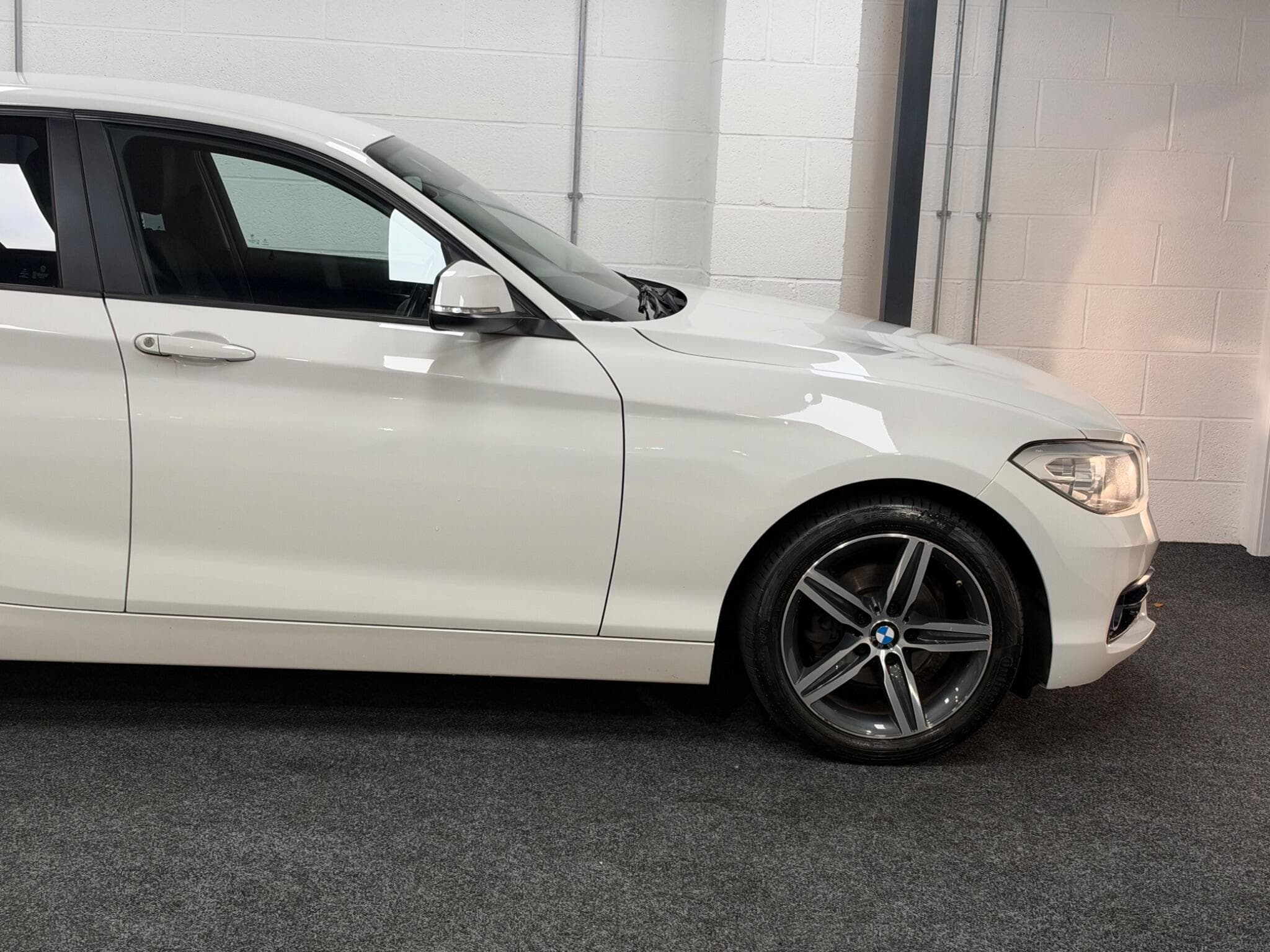 2017 BMW 1 Series - Thumbnail 9