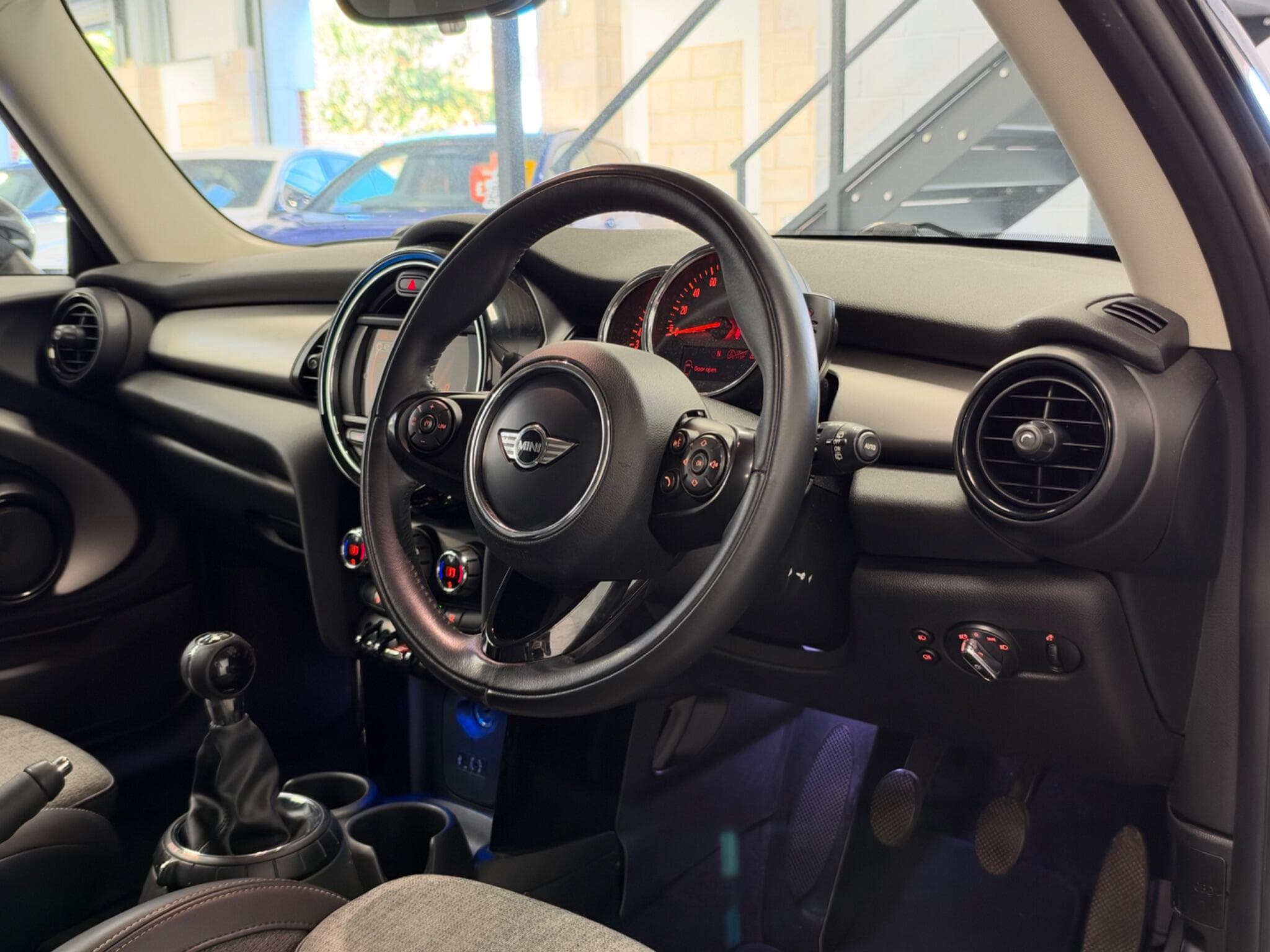 2017 MINI Hatch - Thumbnail 43