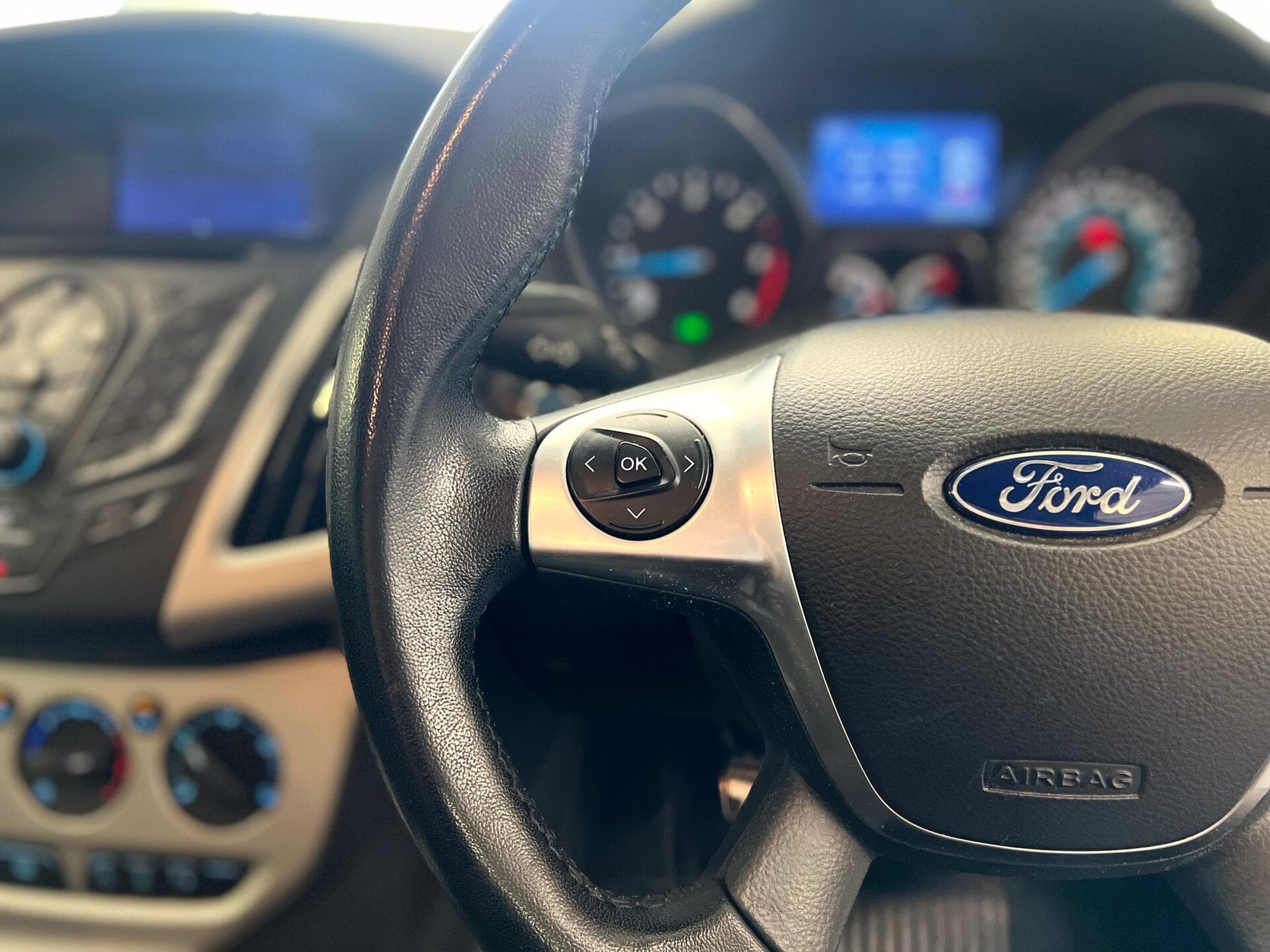 2014 Ford Focus - Thumbnail 32