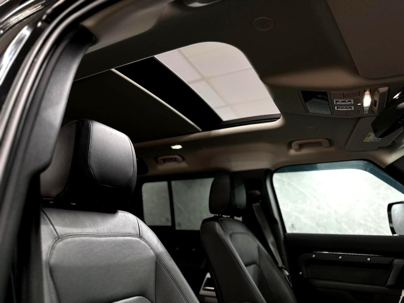 2024 Land Rover Defender 110 - Thumbnail 49